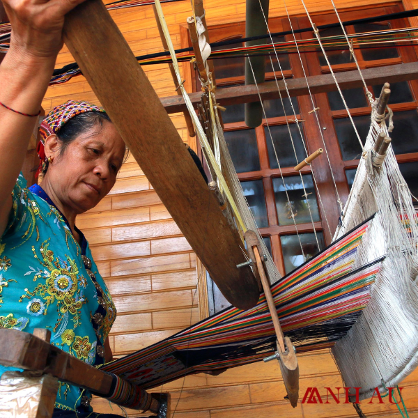 dệt vải nơi nghệ thuật gioa thoa